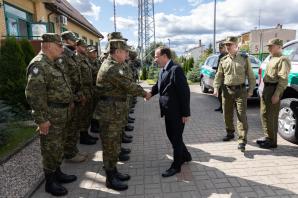 Minister Mariusz Kamiński spotkał się z funkcjonariuszami ochraniającymi polsko-białoruską granicę