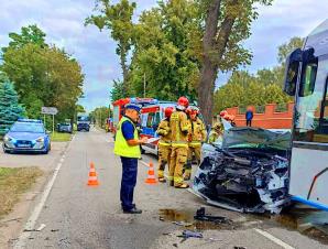 Wypadek z udziałem autobusu miejskiego i samochodu osobowego