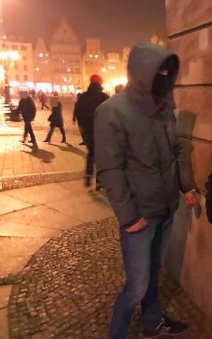 Kolejny pedofil schwytany przez ludzi Rutkowskiego. 42-latek umówił się z 14-latką na placu Solnym we Wrocławiu