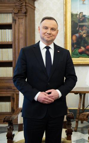 [VIDEO] Wizyta Prezydenta RP z Małżonką w Watykanie. Prezydent z Małżonką zostali przyjęci na audiencji przez Papieża Franciszka. Rozmowy dotyczyły głównie sytuacji na Ukrainie.