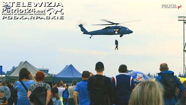 [VIDEO] Pokazy lotnicze w Mielcu z udziałem policyjnego BLACK HAWKA
